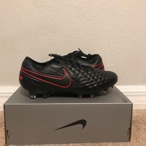 Legend 8 Elite FG AT5293-060  size 6.5 Men’s/ 8 women’s. New with box missing is